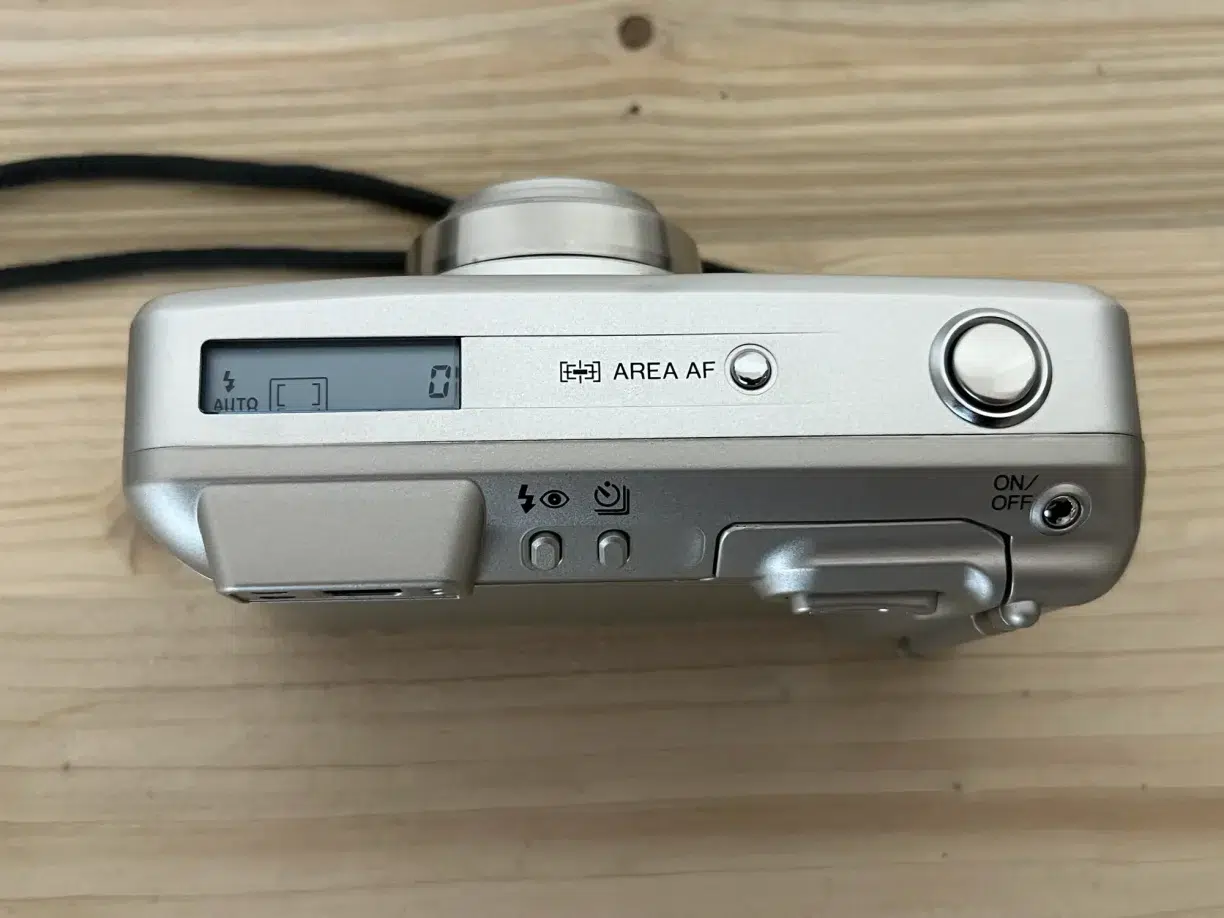 avis-minolta-riva-zoom-160 ecran lcd area af
