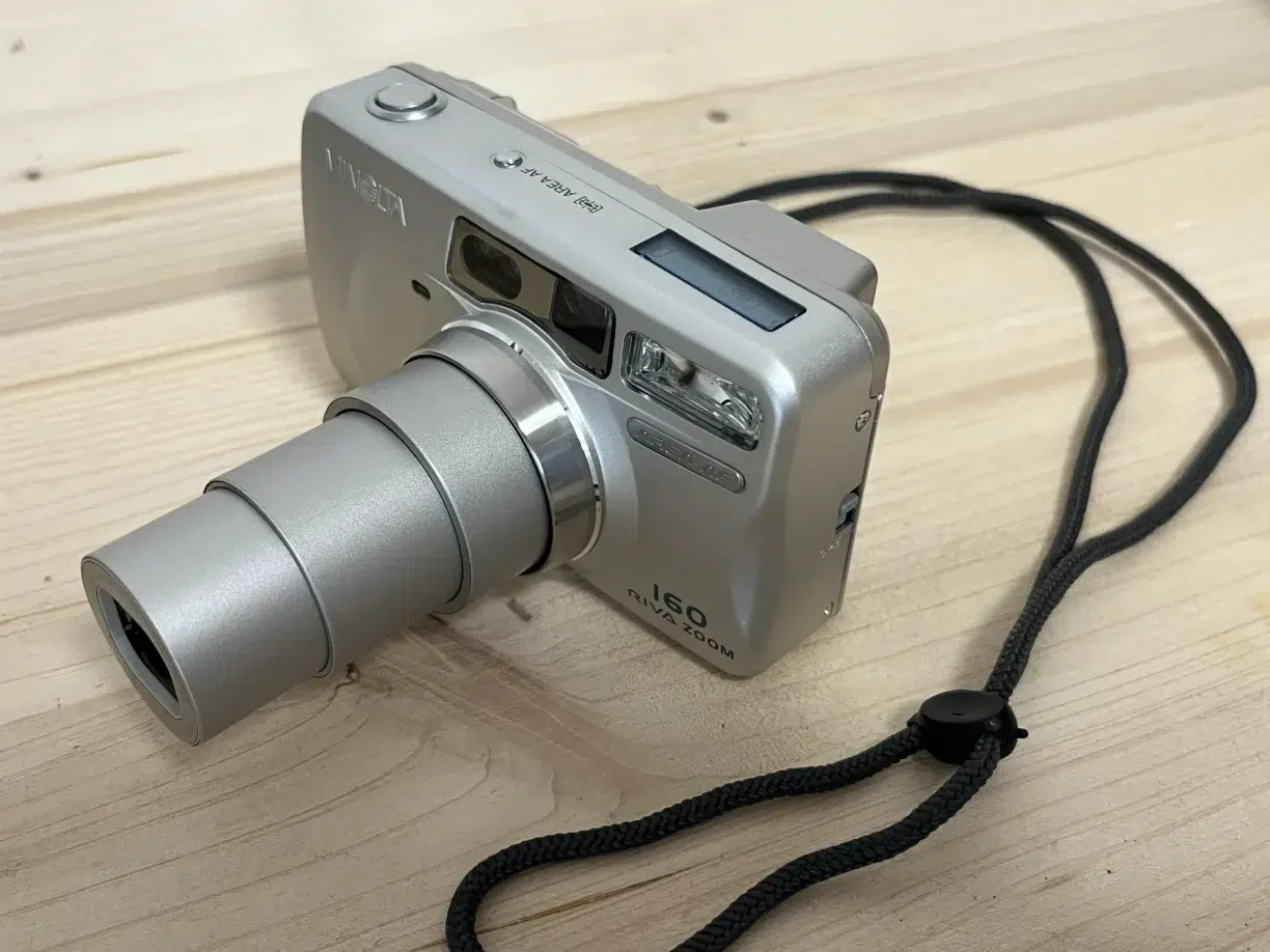 avis-minolta-riva-zoom-160 zoom